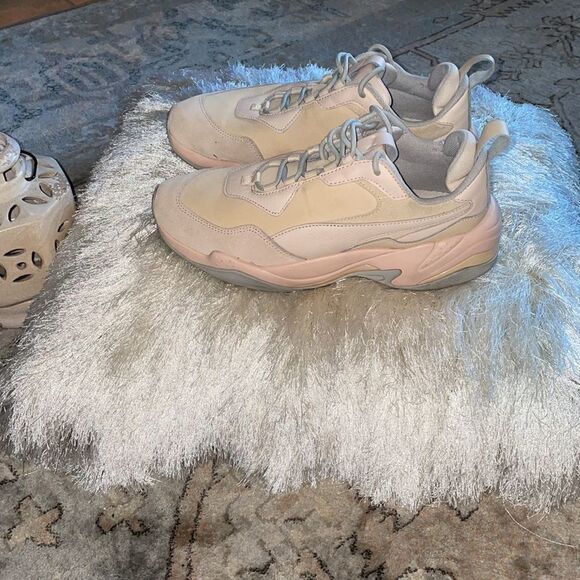 Puma sneakers UK 7/ US 9 - Picture 2 of 4